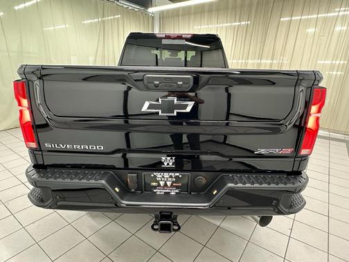 2025 Chevrolet Silverado 2500 4WD Crew Cab Standard Bed ZR2