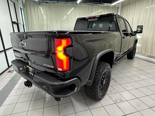 2025 Chevrolet Silverado 2500 4WD Crew Cab Standard Bed ZR2