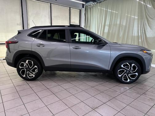 Sterling Gray Metallic 2026 Chevrolet Trax FWD 2RS