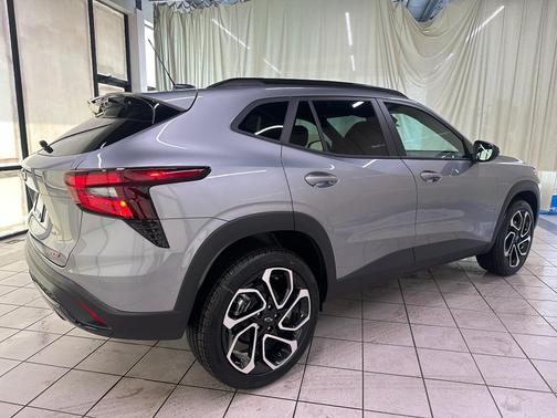 Sterling Gray Metallic 2026 Chevrolet Trax FWD 2RS