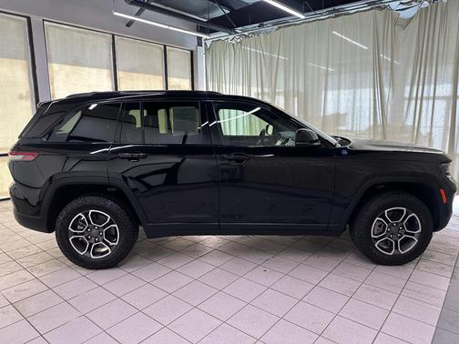 2023 Jeep Grand Cherokee 4xe Trailhawk