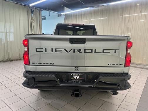 Sterling Gray Metallic 2026 Chevrolet Silverado 2500 Custom