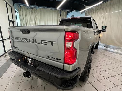 Sterling Gray Metallic 2026 Chevrolet Silverado 2500 Custom