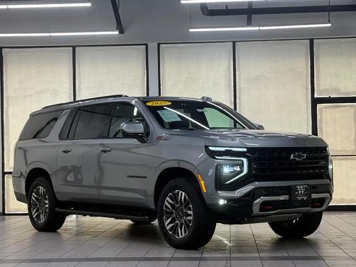 Sterling Gray Metallic 2025 Chevrolet Suburban 4WD Z71