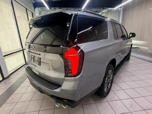 Sterling Gray Metallic 2025 Chevrolet Suburban 4WD Z71