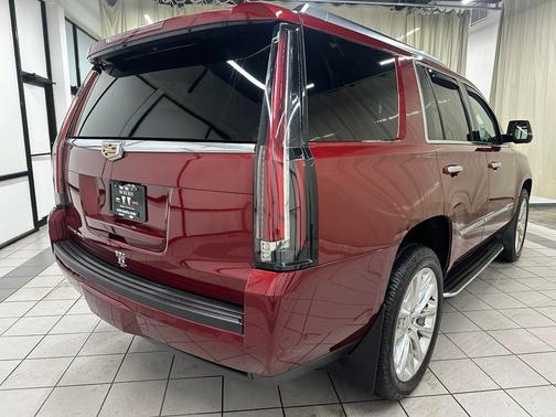 2017 Cadillac Escalade Luxury