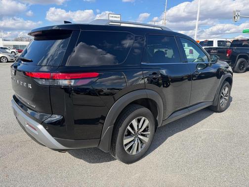 2025 Nissan Pathfinder SL 4WD