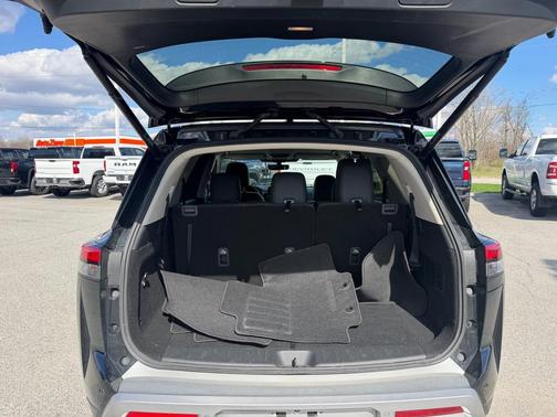 2025 Nissan Pathfinder SL 4WD