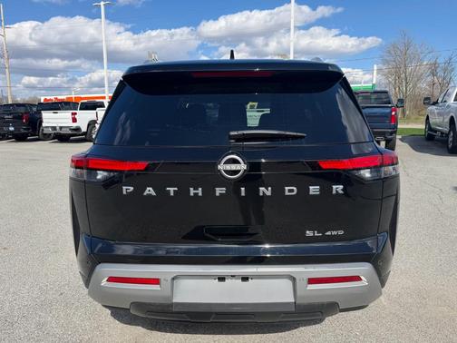 2025 Nissan Pathfinder SL 4WD