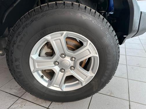 Photo 2 of 31 of 2020 Jeep Wrangler Sport