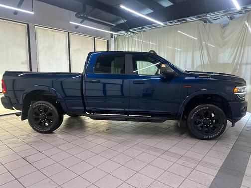 Patriot Blue Pearlcoat 2022 RAM 2500 Laramie Crew Cab 4x4 6'4' Box