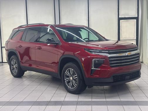 Radiant Red Tintcoat 2026 Chevrolet Traverse LT