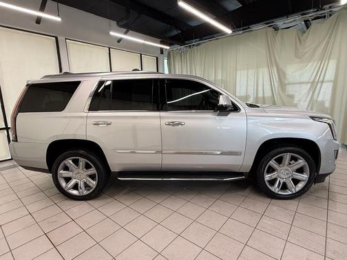 Radiant Silver Metallic 2017 Cadillac Escalade Luxury