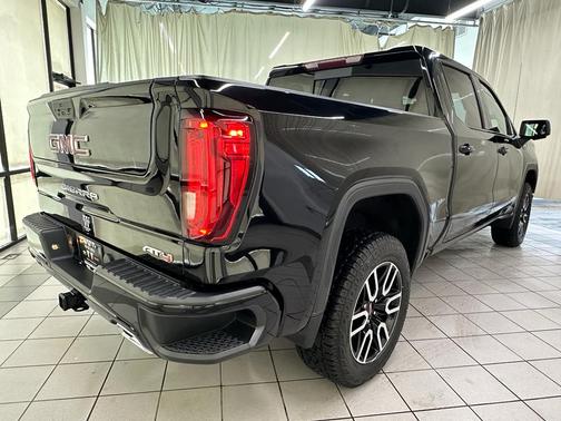 Onyx Black 2022 GMC Sierra 1500 AT4
