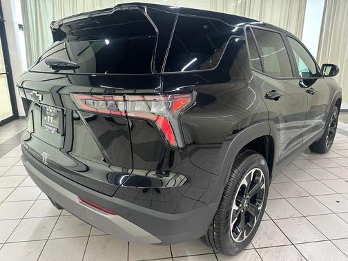 Mosaic Black Metallic 2026 Chevrolet Equinox 1LT