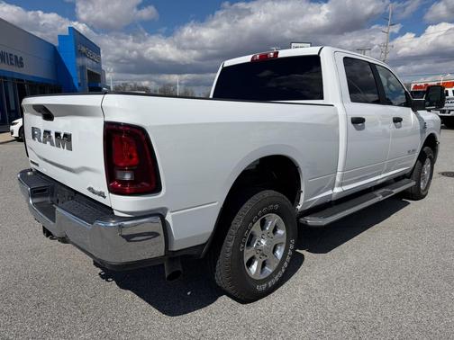Bright White Clearcoat 2025 RAM 2500 Big Horn Crew Cab 4x4 6'4' Box