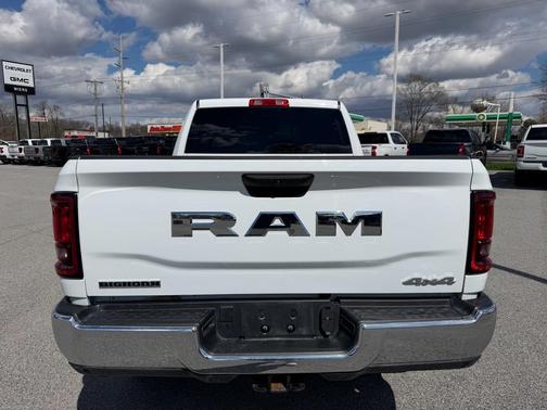 Bright White Clearcoat 2025 RAM 2500 Big Horn Crew Cab 4x4 6'4' Box