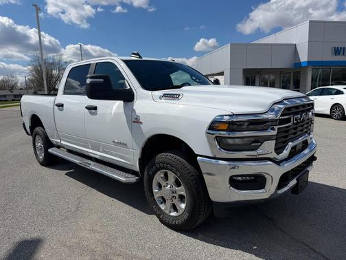 Bright White Clearcoat 2025 RAM 2500 Big Horn Crew Cab 4x4 6'4' Box