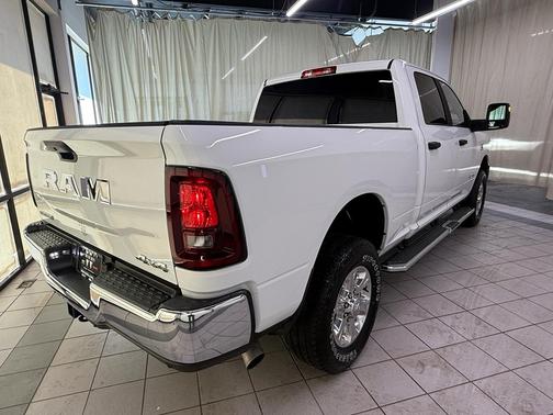 Bright White Clearcoat 2025 RAM 2500 Big Horn Crew Cab 4x4 6'4' Box