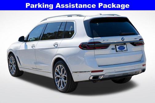 Mineral White Metallic 2024 BMW X7 xDrive40i
