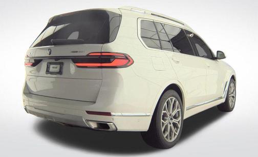 Mineral White Metallic 2024 BMW X7 xDrive40i