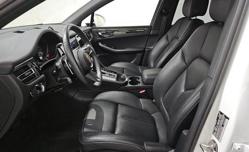2022 Porsche Macan Base