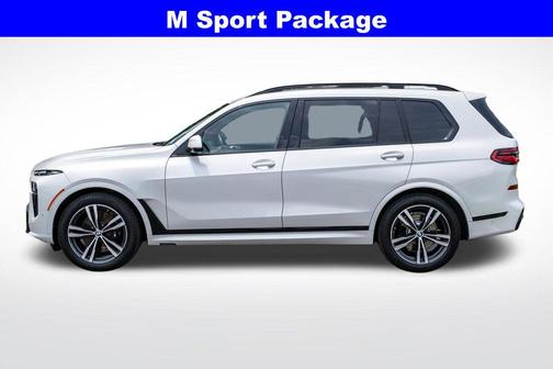 Mineral White Metallic 2025 BMW X7 xDrive40i