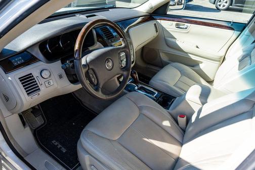 2011 Cadillac DTS Luxury Collection