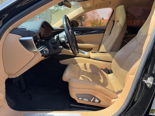 2018 Porsche Panamera 4