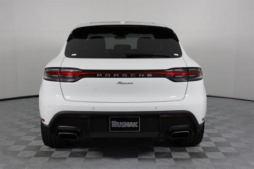 2022 Porsche Macan Base