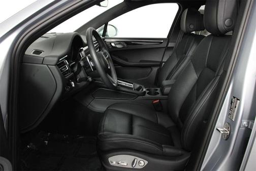 2025 Porsche Macan T