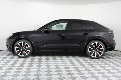 2025 Porsche Macan Turbo
