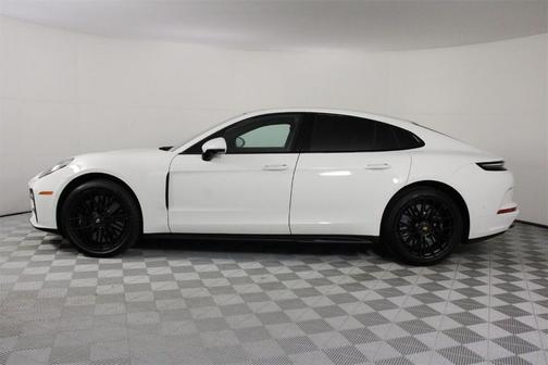 2025 Porsche Panamera GTS