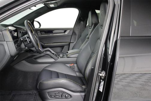 2025 Porsche Cayenne Turbo GT