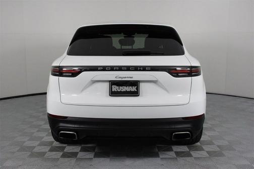 2022 Porsche Cayenne Base (Tiptronic)