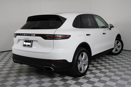 2022 Porsche Cayenne Base (Tiptronic)