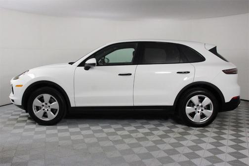 2022 Porsche Cayenne Base (Tiptronic)
