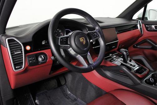 2022 Porsche Cayenne Base (Tiptronic)