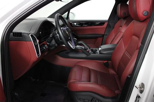 2022 Porsche Cayenne Base (Tiptronic)