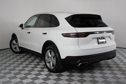 2022 Porsche Cayenne Base (Tiptronic)