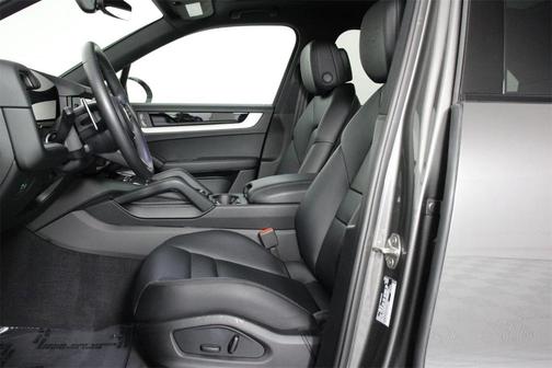 2025 Porsche Cayenne Base
