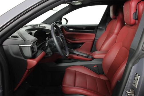 2025 Porsche Macan 4