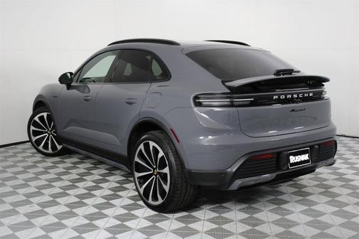 2025 Porsche Macan 4
