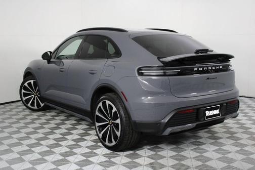 2025 Porsche Macan 4