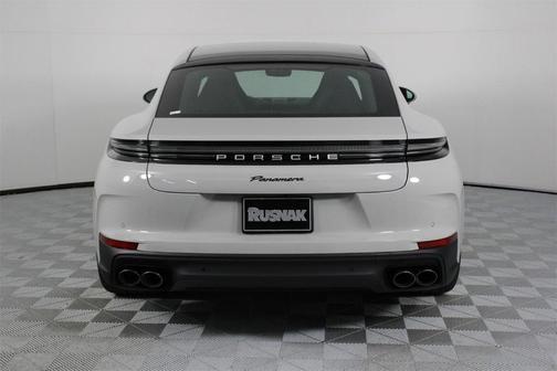 2026 Porsche Panamera Base