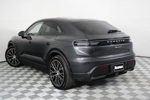 2025 Porsche Macan 4