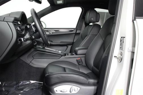 2025 Porsche Macan T