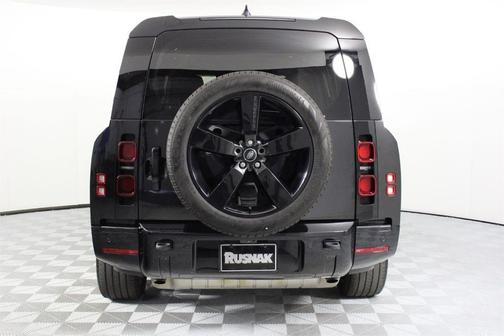 2024 Land Rover Defender P400 X-Dynamic SE