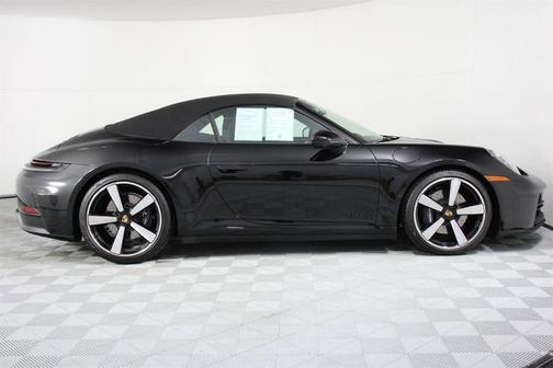 2025 Porsche 911 Carrera