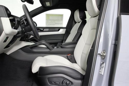 2025 Porsche Cayenne Base